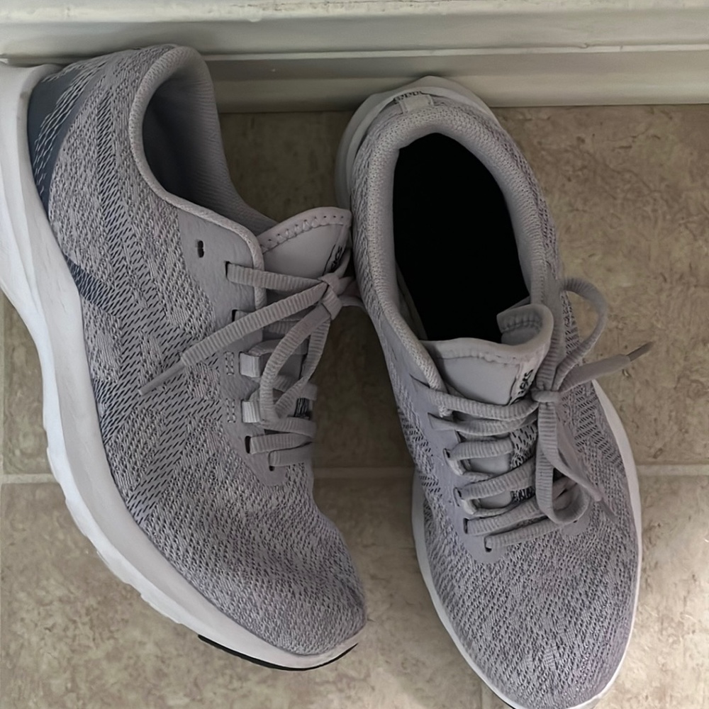 Oasis Sneakers